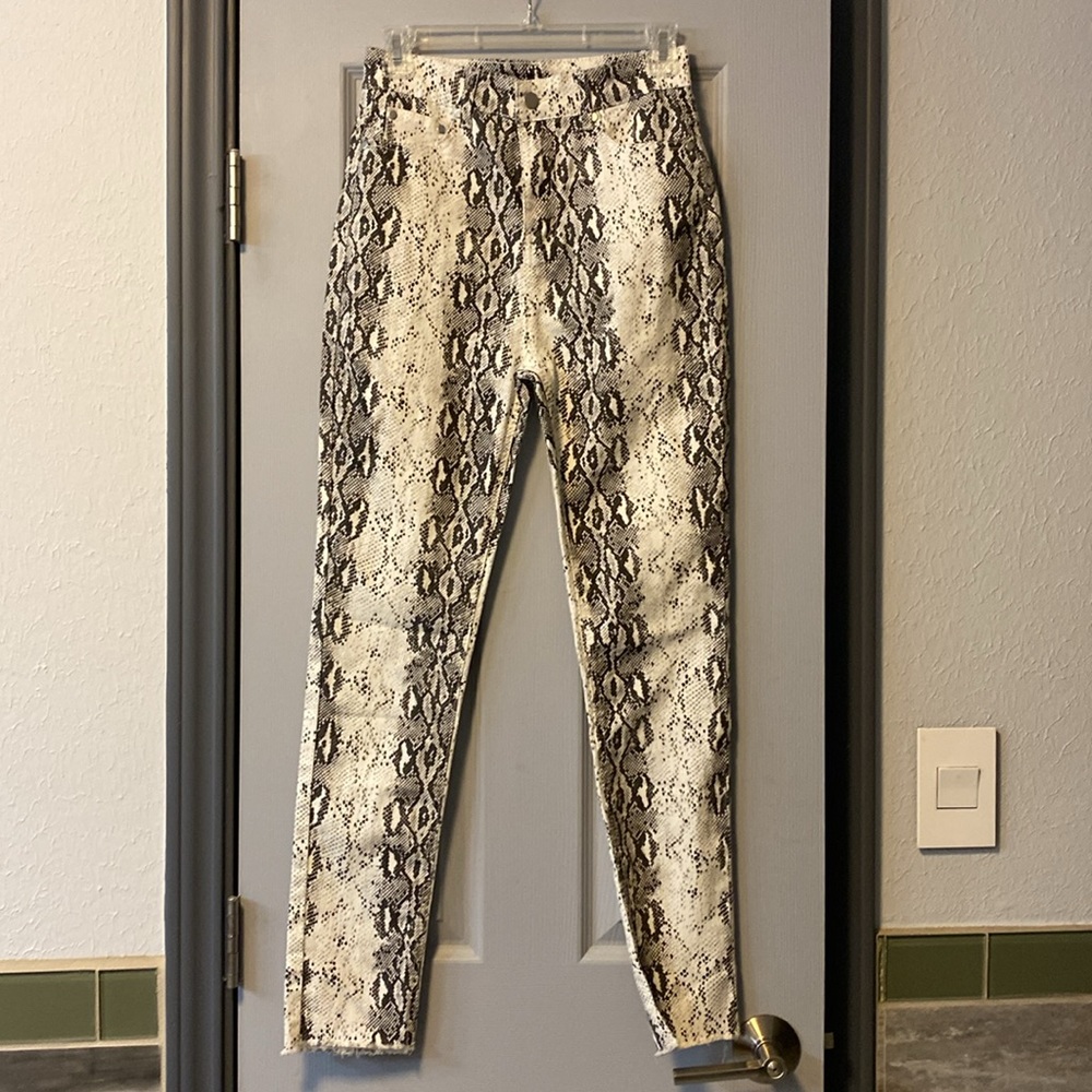 Mittoshop - NWT Black x White, Snake Skin Skinny Raw Hem Stretchy Jeans - size S